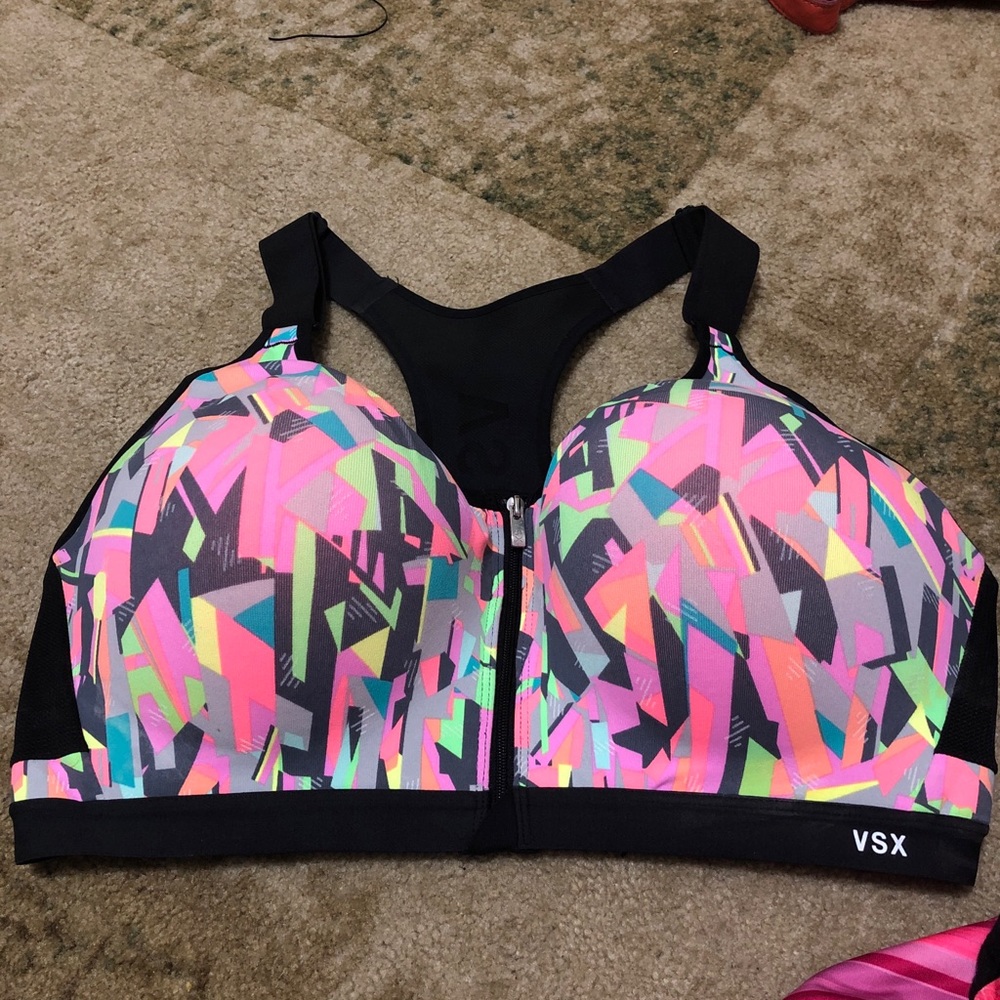 Victoria secret sport bra size 40DD